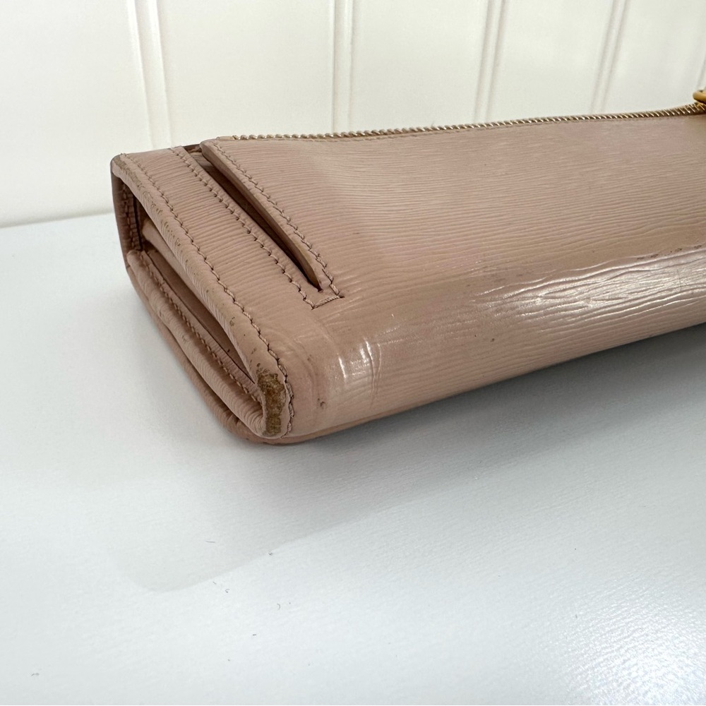 Pre-loved Prada Vitello Move long wallet in the color Cipria with Gold Logo - Picture 4 of 16